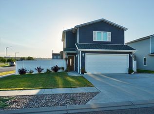 3825 Amity Cir SE, Mandan, ND 58554