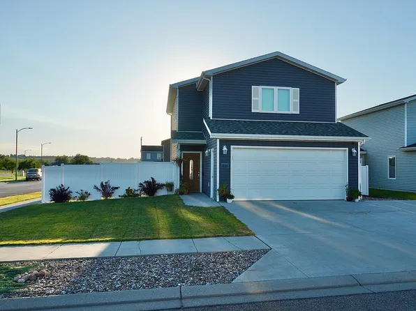 3825 Amity Cir SE, Mandan, ND 58554