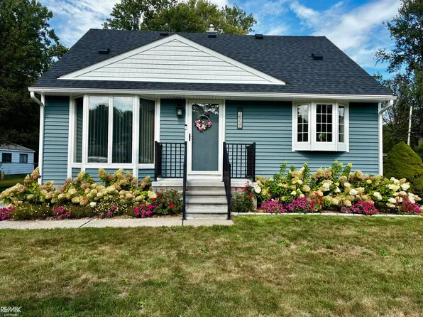 26737 Hickler Ln, Harrison Township, MI 48045