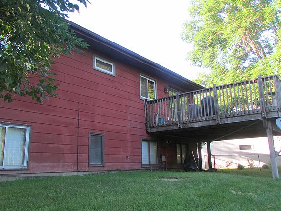 3rd image of 7455 Meadowwood Ct
