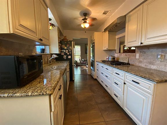 5th image of 1059 Westlake Dr