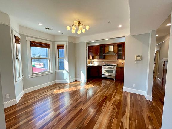 2nd image of 732 Lombard St #732