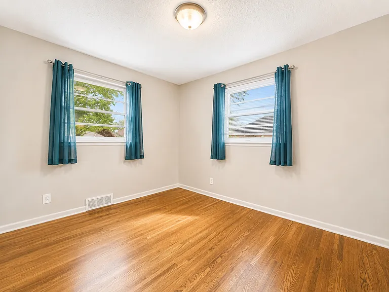 5320 S Madison Ave — Photo 6