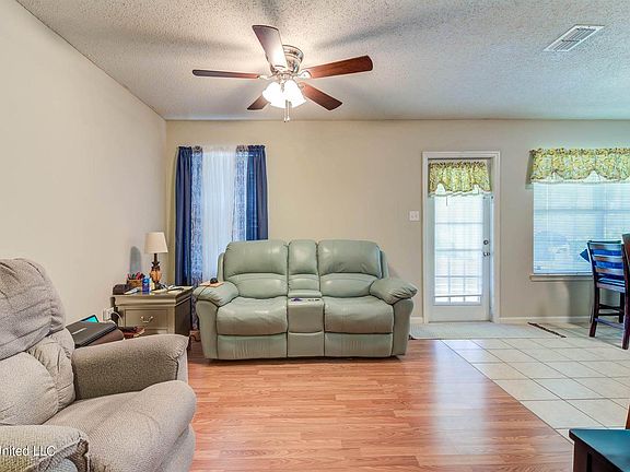 3rd image of 14058 Woodmont Dr