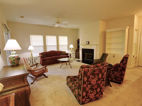 4th image of 1303 Grove Park Dr