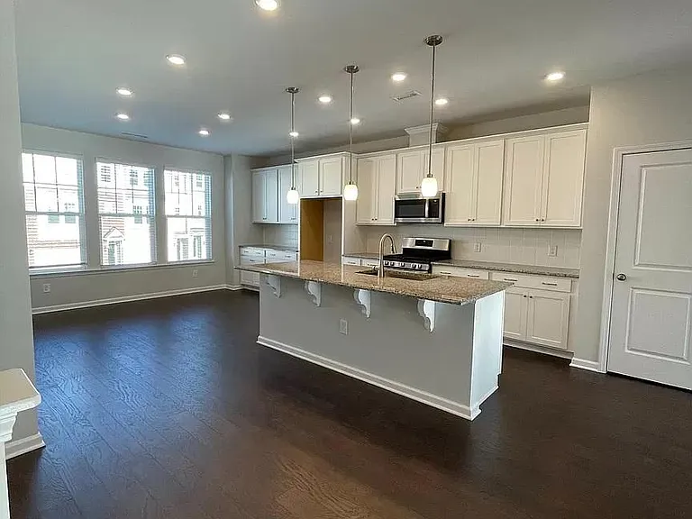 1049 Islip Pl — Photo 28