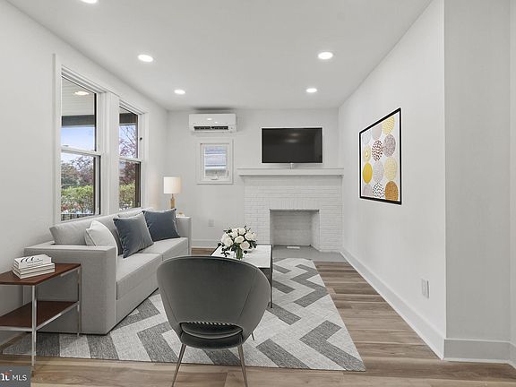 5th image of 10 E Marthart Ave