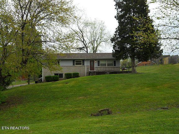 3rd image of 4032 Myrtlewood Dr