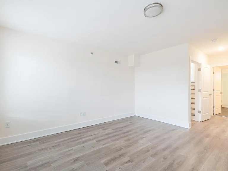 978 N 8th St #8 — Photo 25