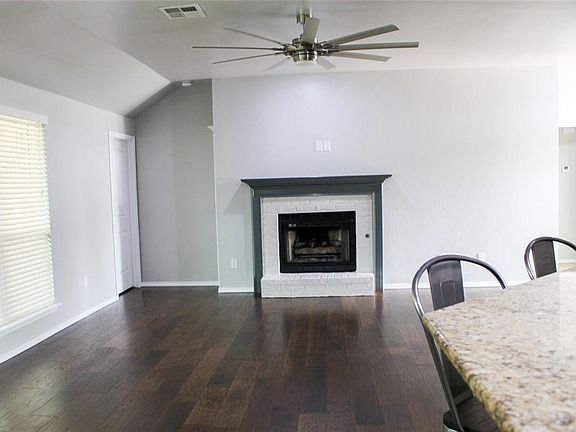 5th image of 820 Glenwood Dr