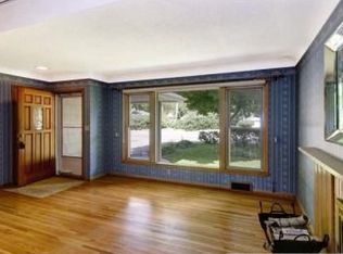 6907 Cedar Lake Rd, Saint Louis Park, MN 55426