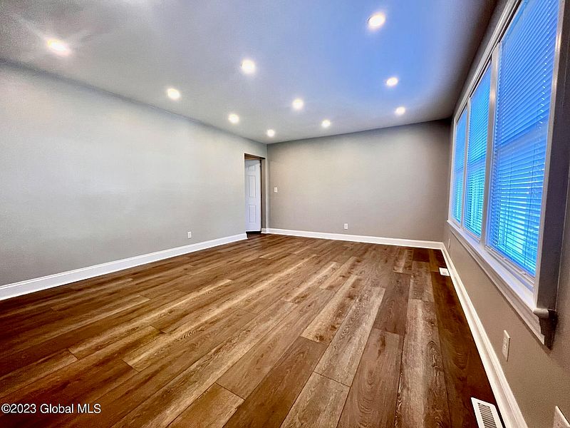 2nd image of 27 Tull Drive