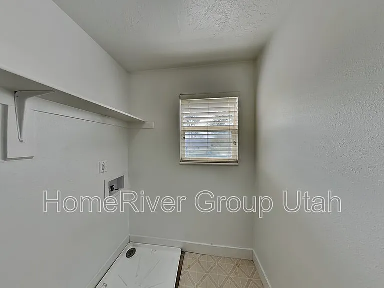 238 N Bliss Ct — Photo 17