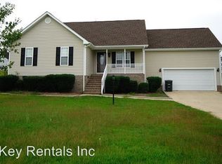 103 Starcrest Dr, Pikeville, NC 27863