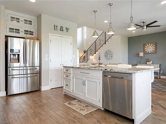 4th image of 325 Comanche Cir