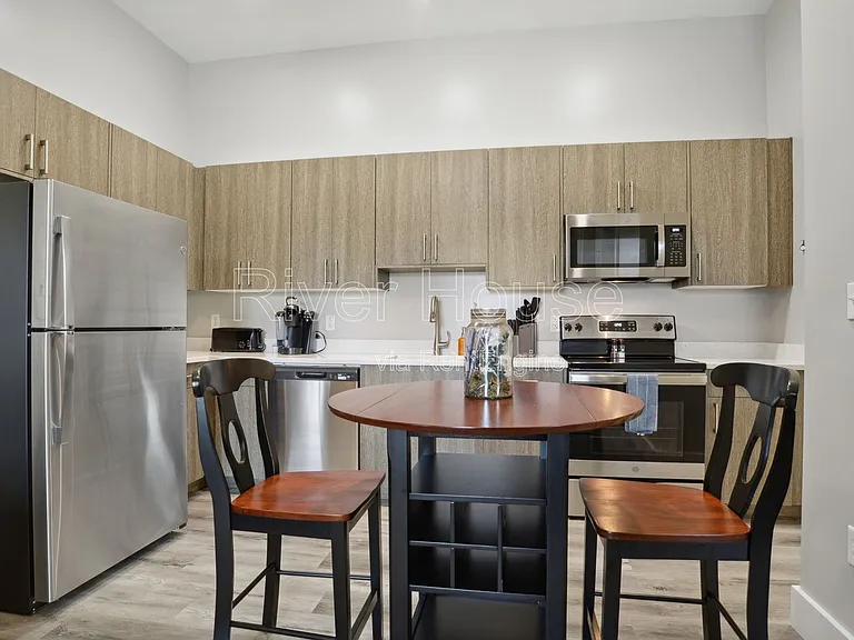 102 River House Pl #1H — Photo 10