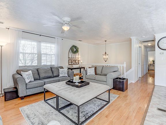 3rd image of 2605 Wildwood Ln