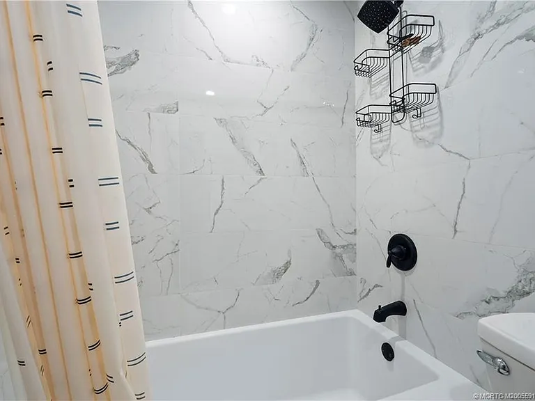 30 SW Hideaway Pl — Photo 17