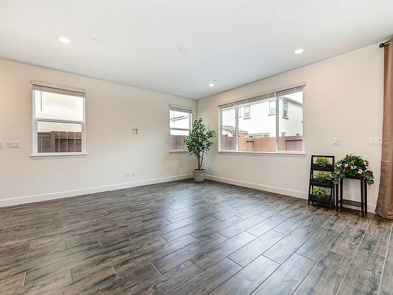 4025 Trinity Alps Way — Photo 10