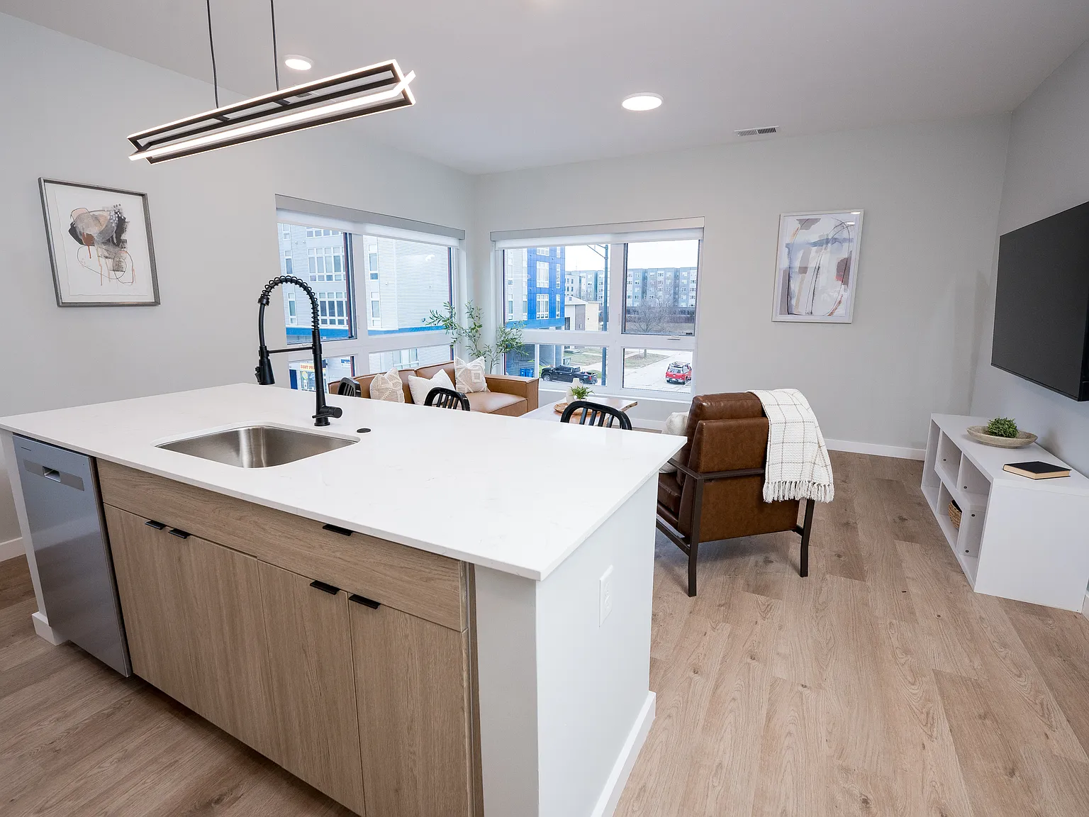 2 bed, 945 sqft, $1,890 — Photo 3