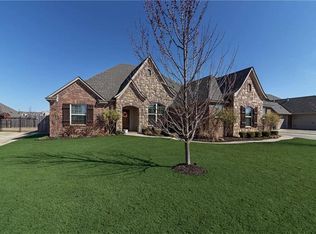386 N Powderhorn Dr, Fayetteville, AR 72704