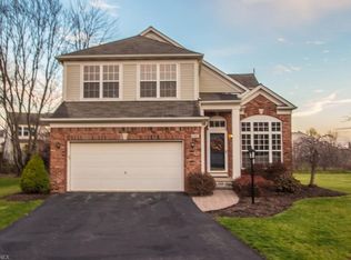 148 Kensington Ct, Chagrin Falls, OH 44023