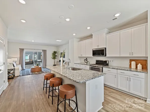 2610 Greenmarket Dr, Charlotte, NC 28217