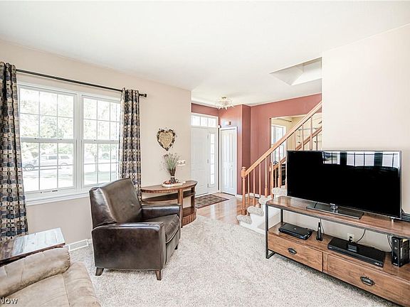 5th image of 27057 Laurel Ln