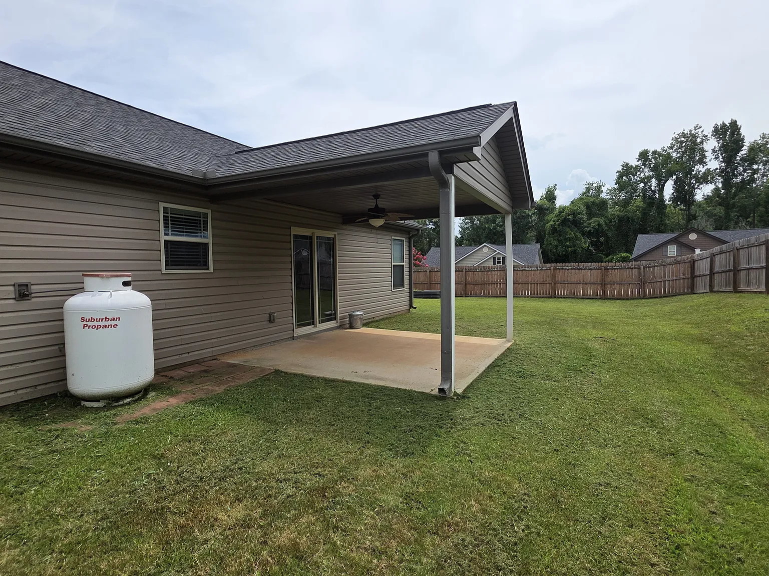 3 bed, 1406 sqft, $1,895 — Photo 3