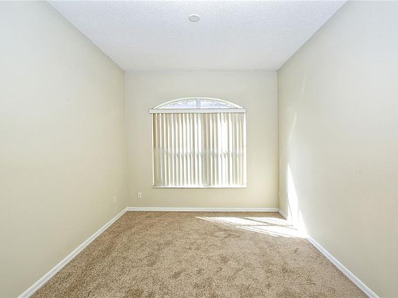 5th image of 2521 The Oaks Blvd