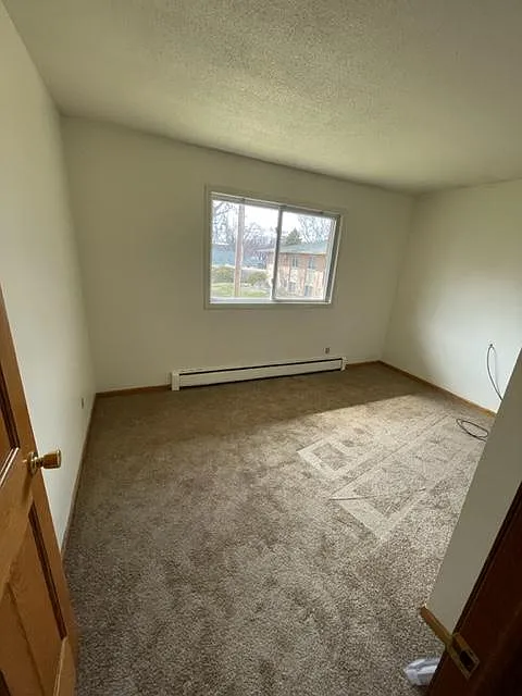 2 bed, 875 sqft, $1,300 — Photo 4