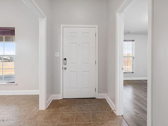 2nd image of 2163 Woodridge Dr