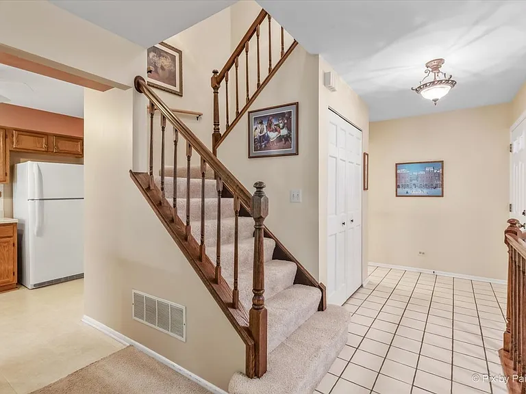 2106 Glasgow Ct — Photo 8