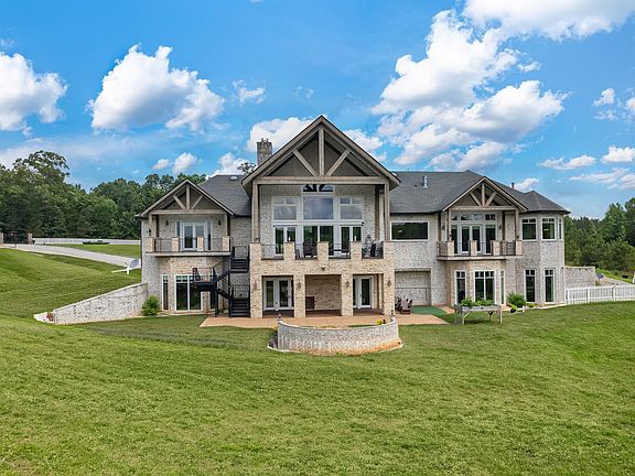 3rd image of 157 Howley Ln