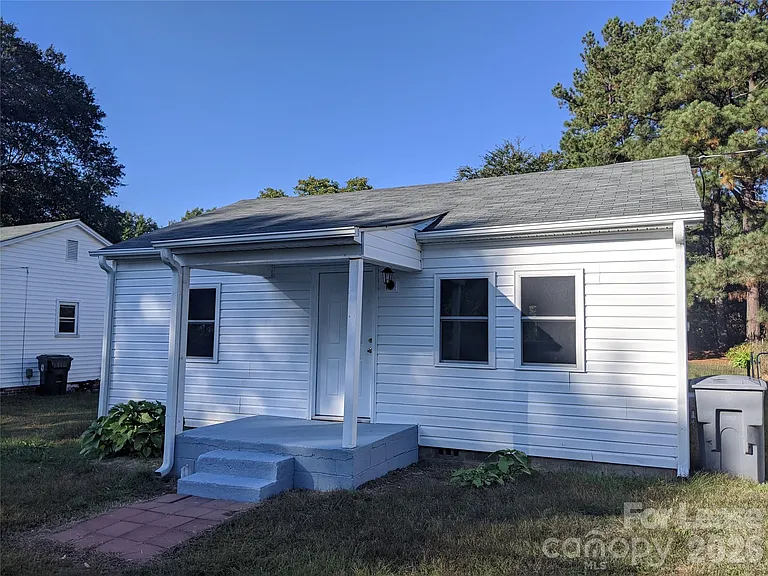 107 Hilltop Ln — Photo 1