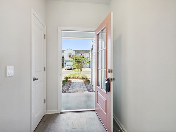4th image of 95 Pinebury Ln