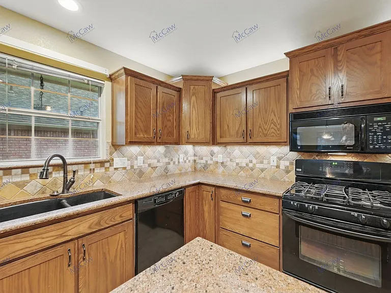 211 Sendero Dr — Photo 8