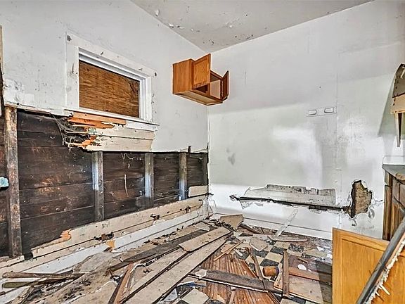 4th image of 1054 E 71st St