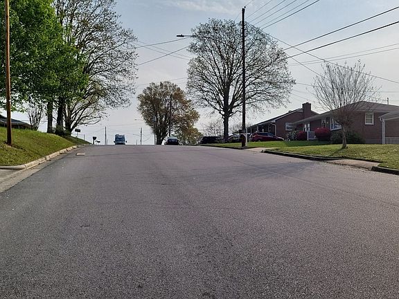 5th image of 203 Orchard Dr