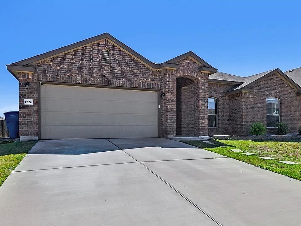 1st image of 1226 Hogg Ct