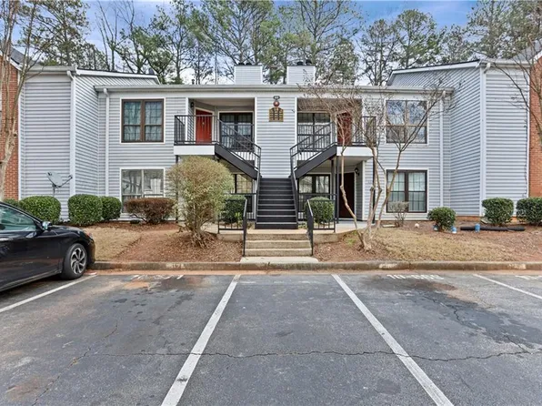 671 Windchase Ln, Stone Mountain, GA 30083