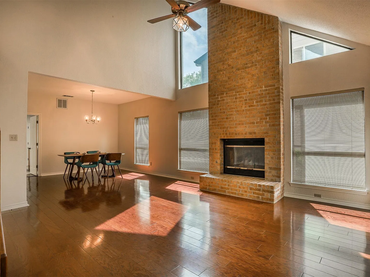 3 bed, 2.5 bath, 2071 sqft, $3,500 — Photo 2