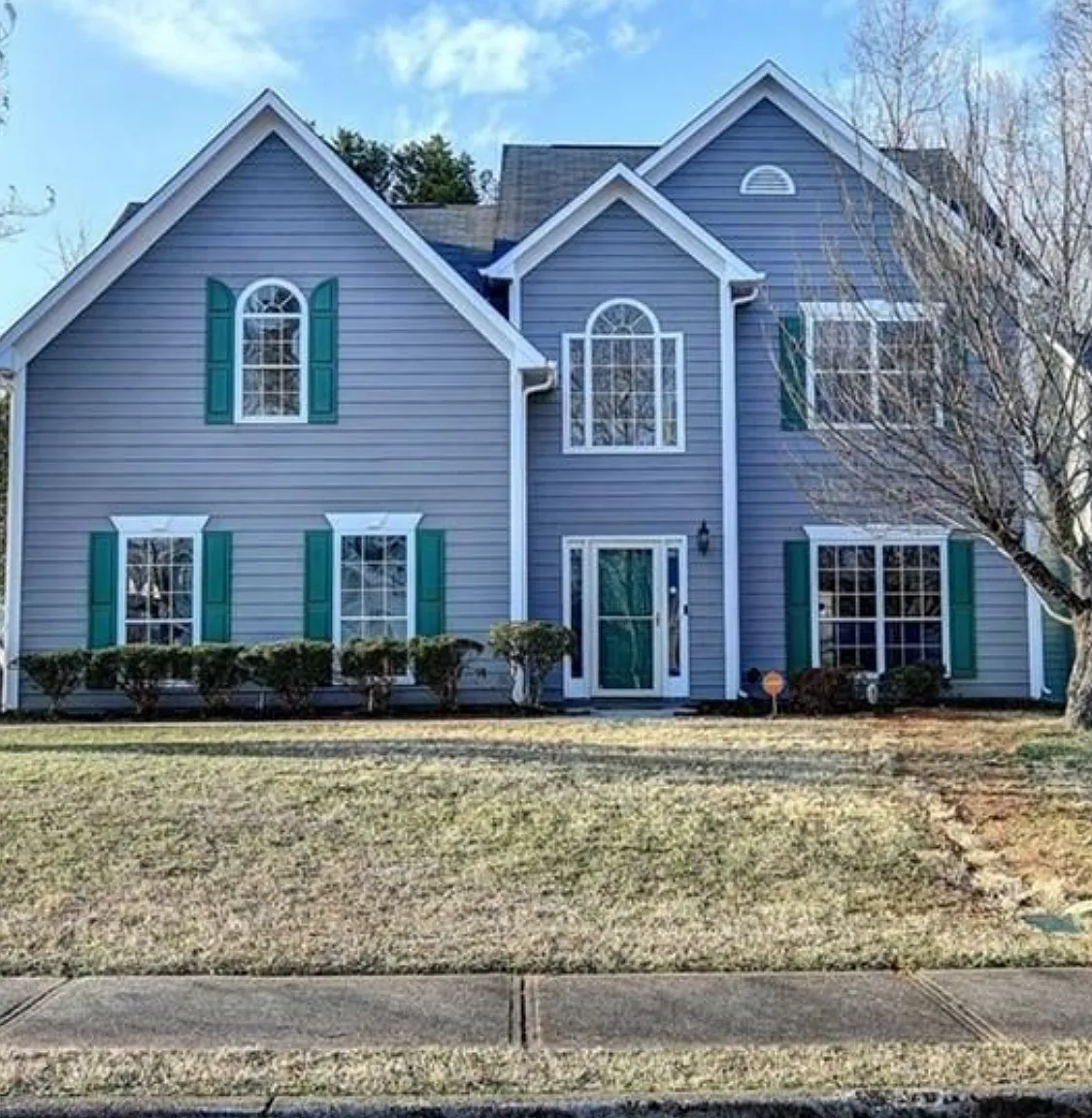 4 bed, 2.5 bath, 2378 sqft, $2,400 — Photo 1