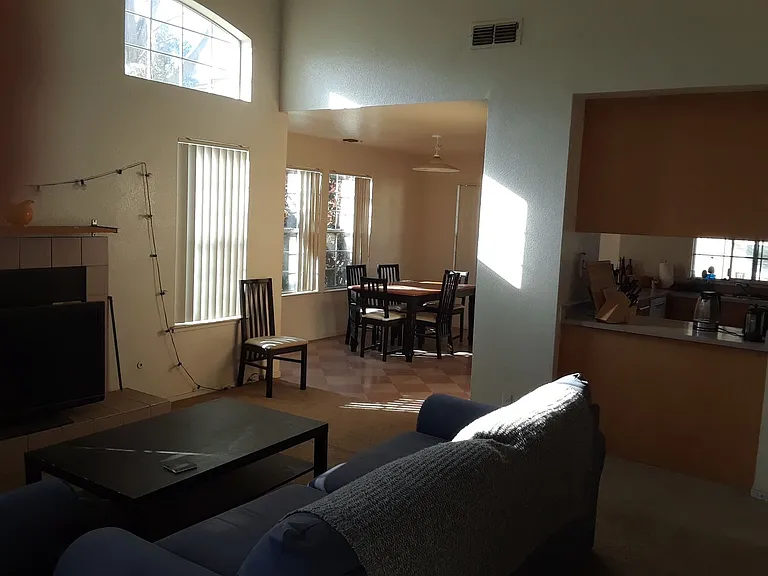 2700 Sycamore Ln — Photo 3