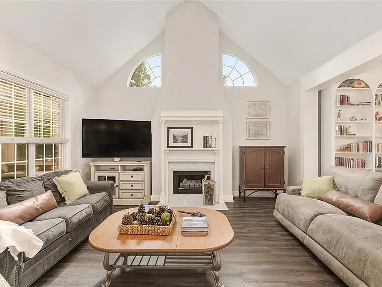 5512 NW 51st Ave — Photo 4
