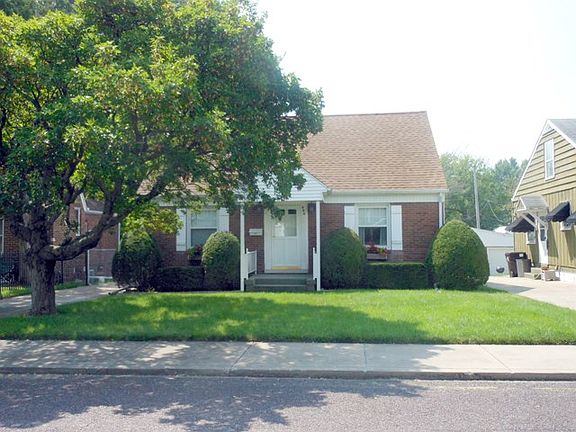 2nd image of 904 E Corrington Ave