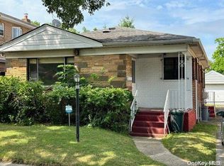 6932 Cloverdale Blvd, Oakland Gardens, NY 11364