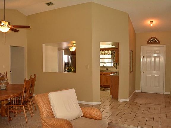 4th image of 2933 Amroth Pl