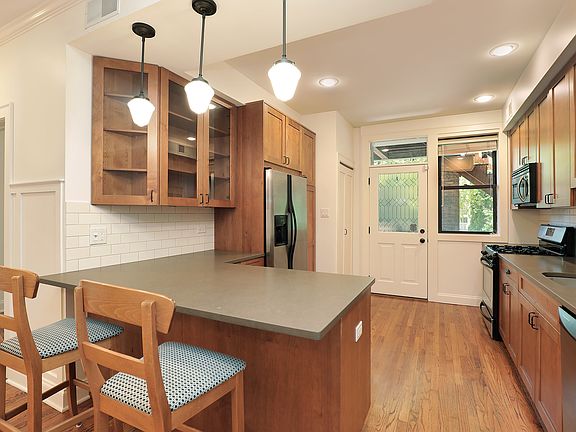 4th image of 1324 Central St APT 1E