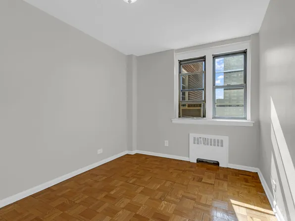 60 Knolls Crescent image 14 of 22